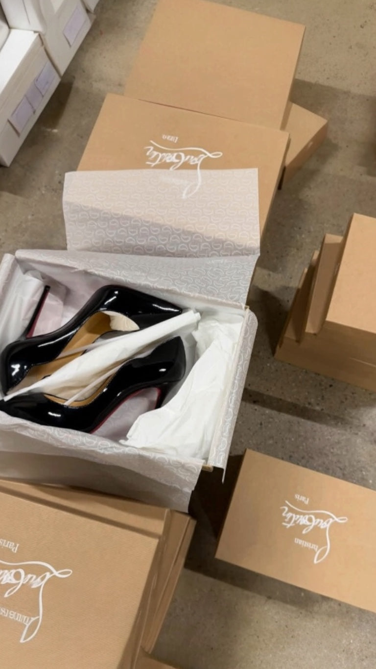 Christian Louboutin Hot Chick Leather Pumps Black