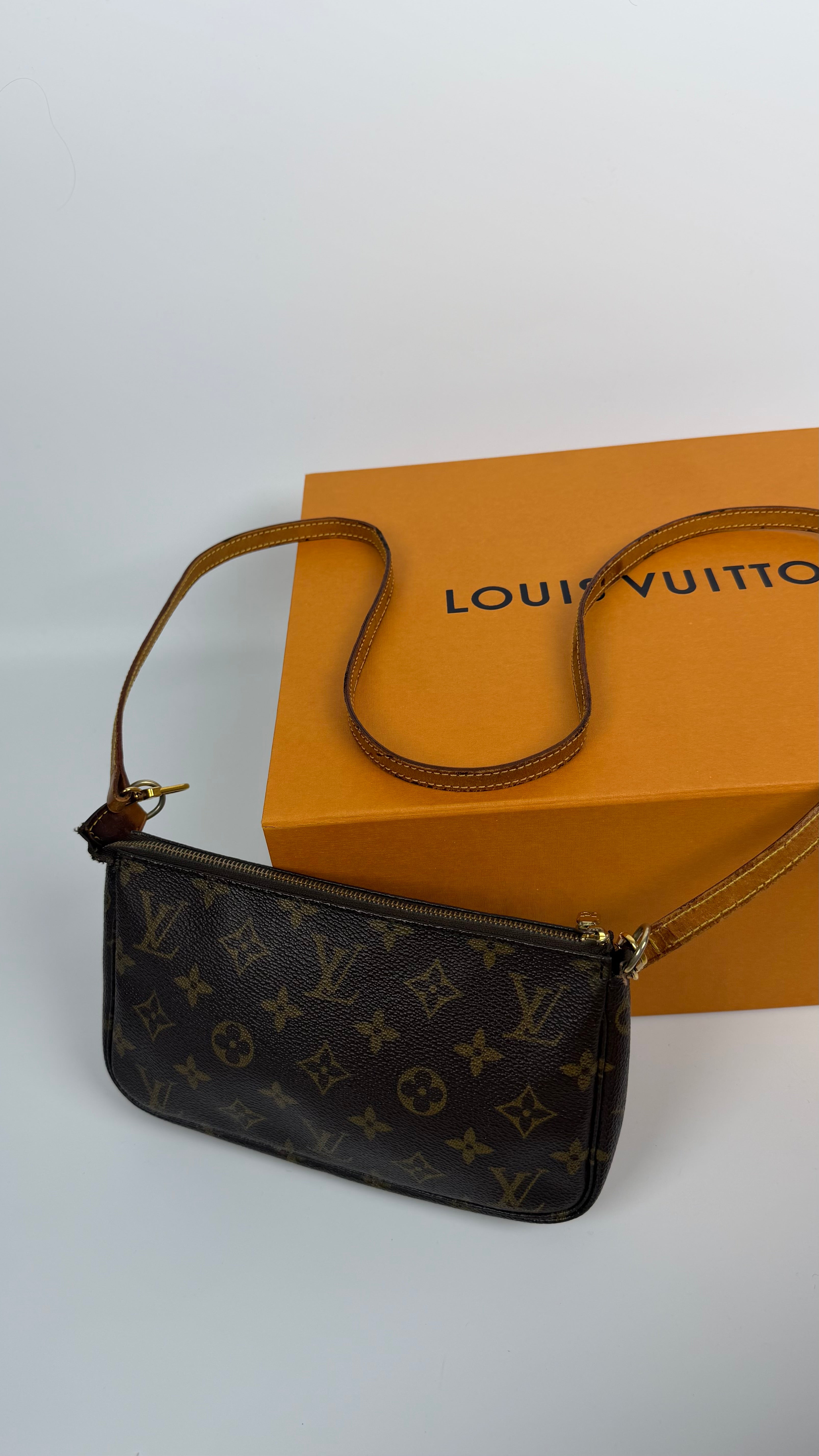 Louis Vuitton Pochette  Accessoires Long Band