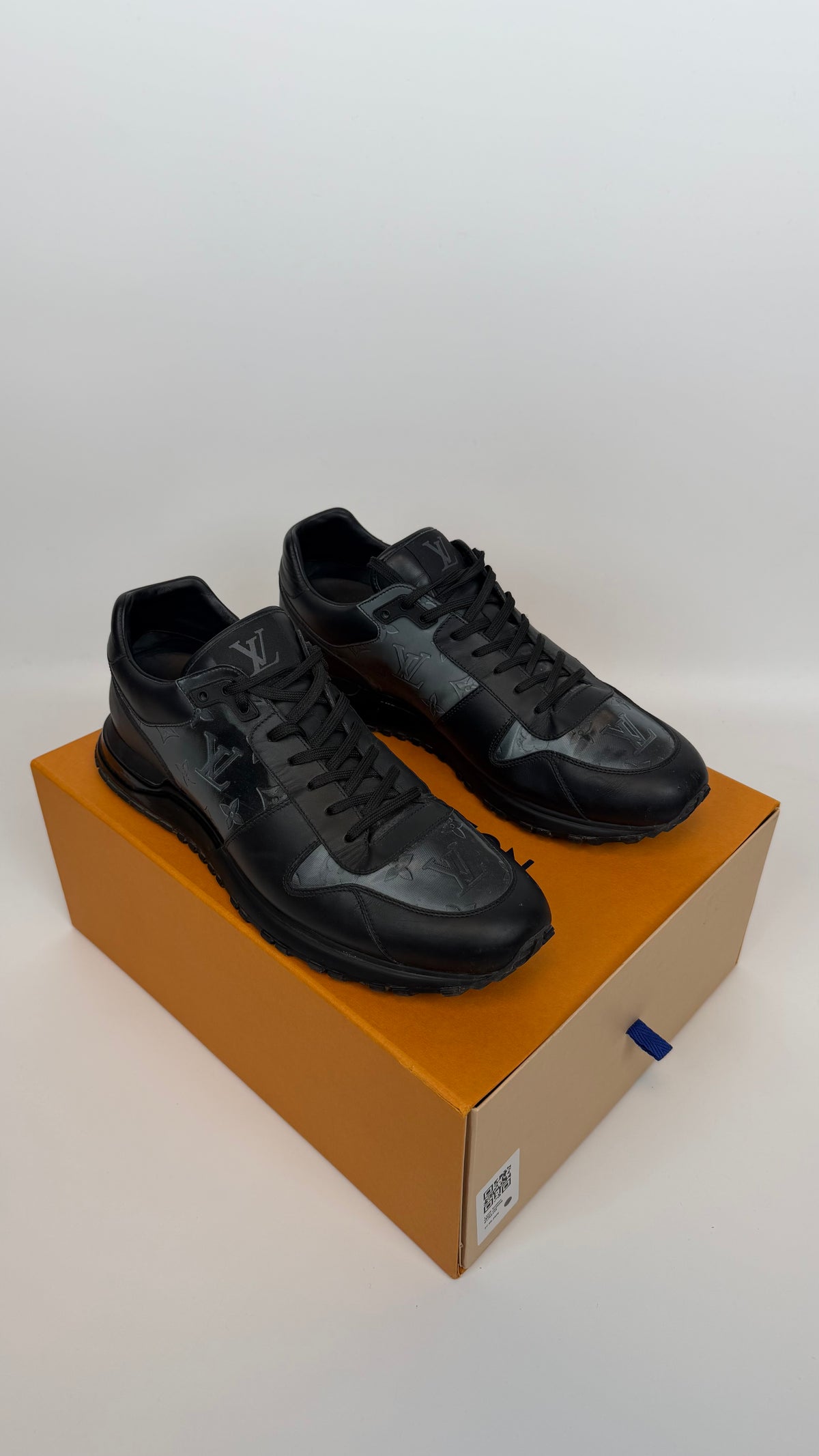 Louis Vuitton Run Away Sneakers Black / 44