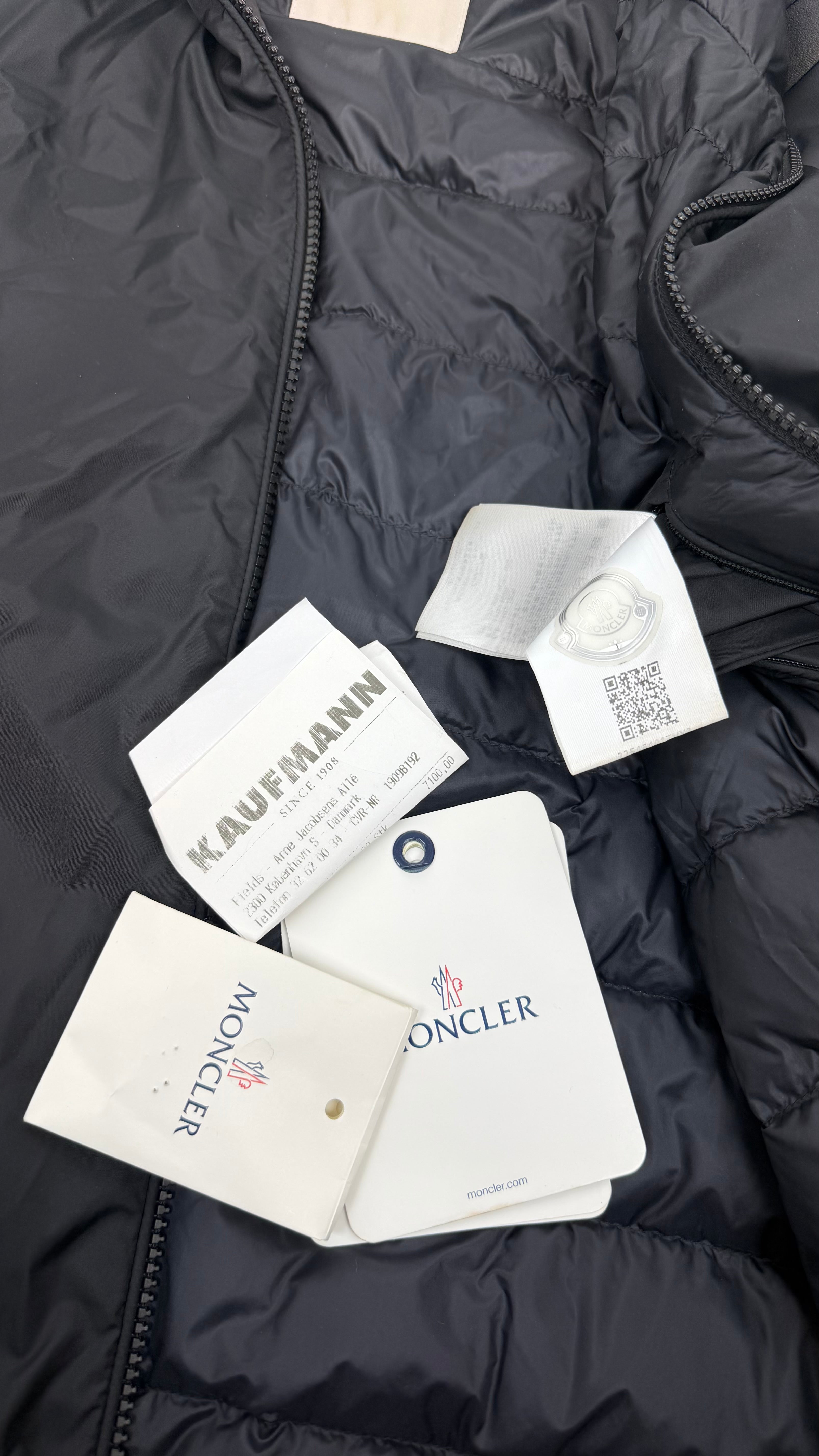 Moncler Necker Jacket Black (3)