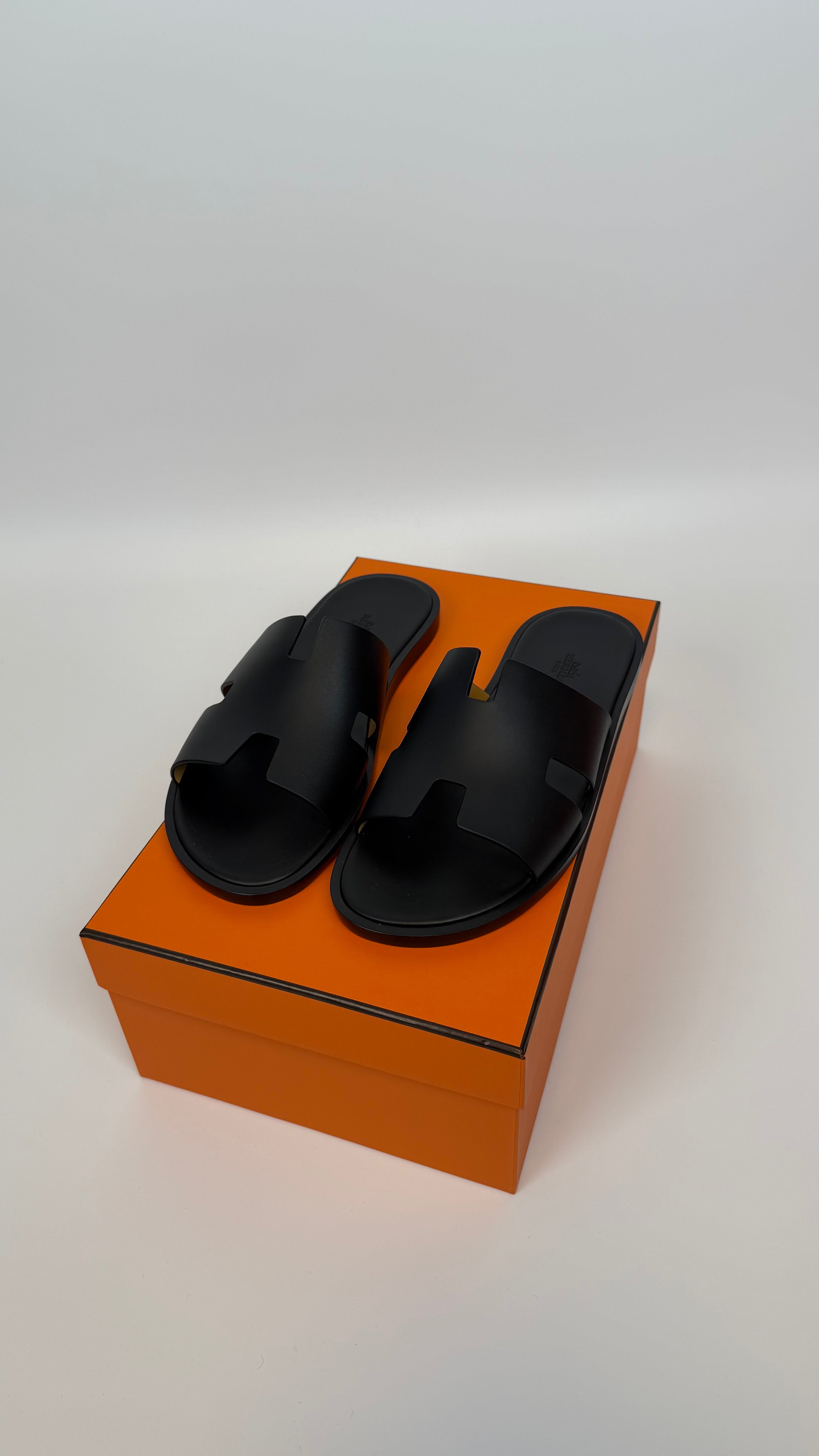 Hermés Izmir Shoes Black Leather (40.5,41,43)