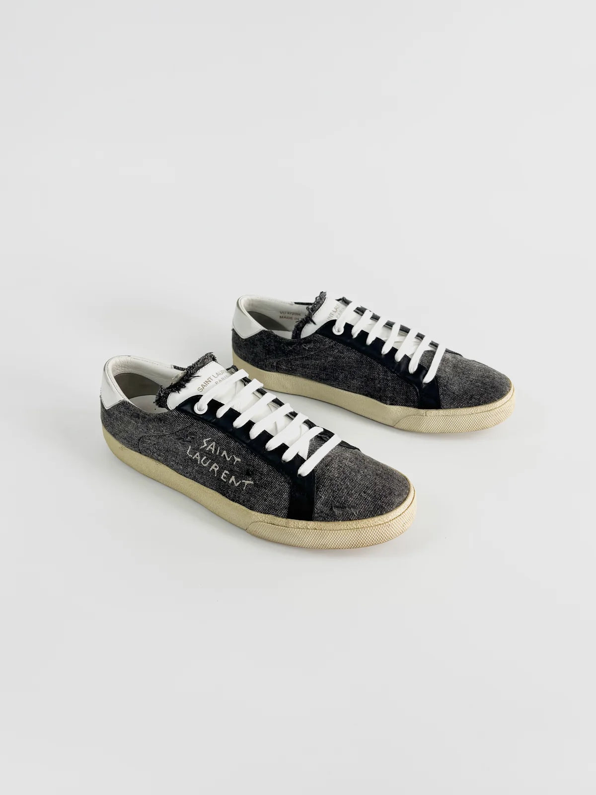 Saint Laurent Sneakers / 39