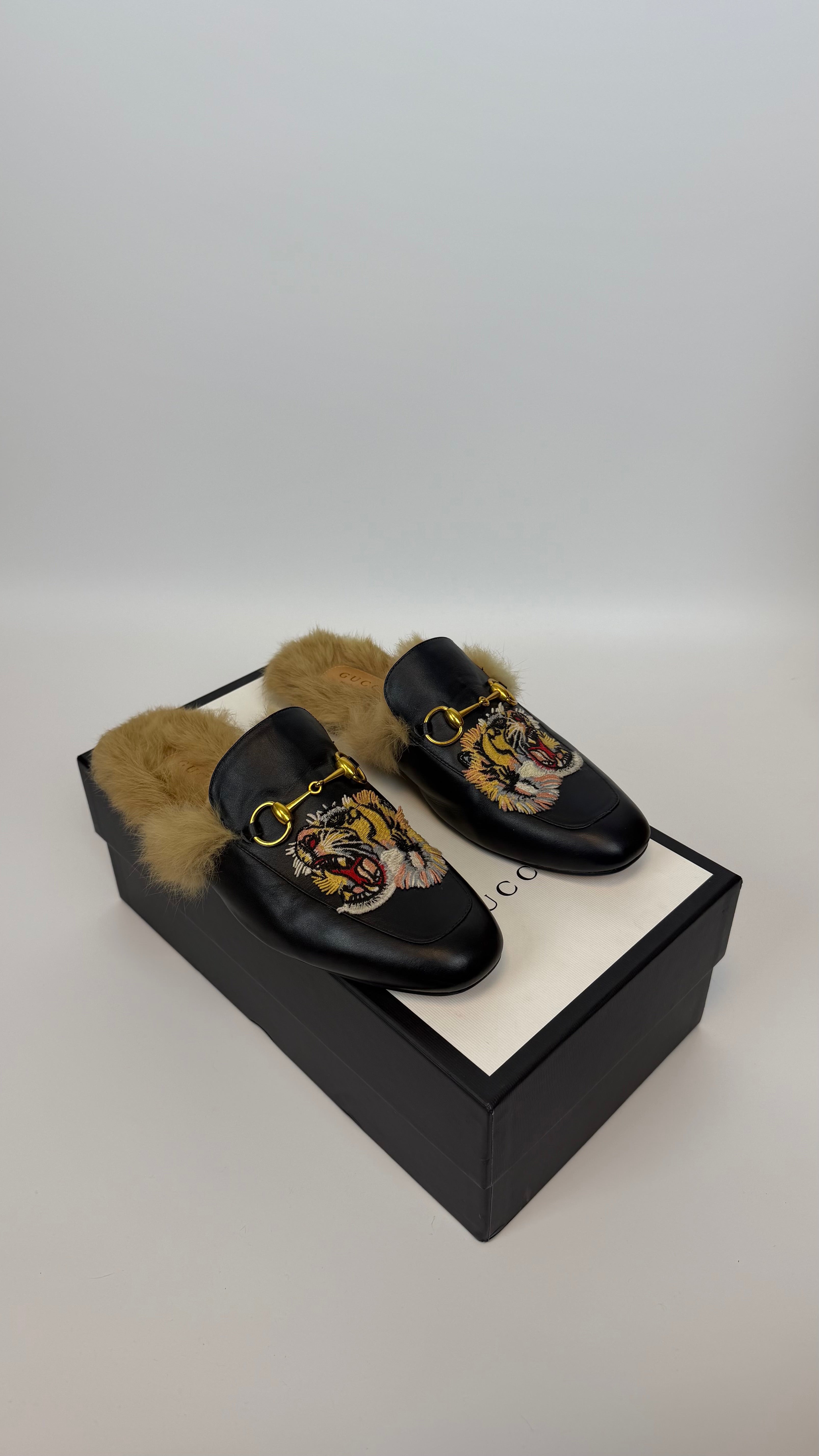 Gucci Black Fur Loafers Embroided Monogram (43)